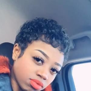 Meet your Posher, Michaela